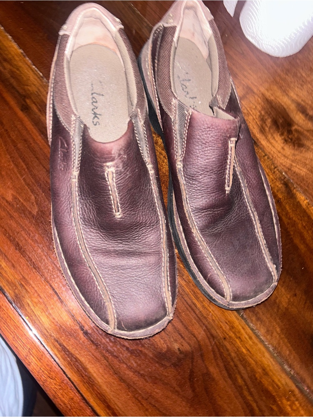 Men size 11 Clark’s shoes